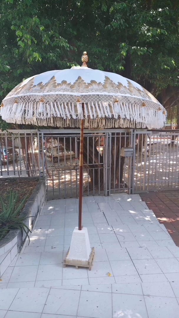 PARASOL - BLANCO CON DORADO