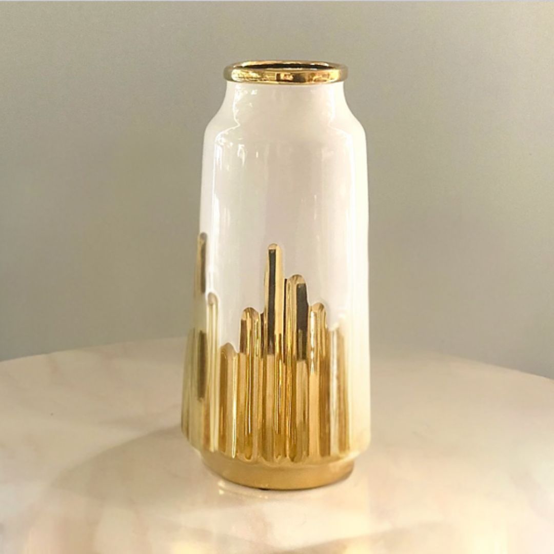 FLORERO DE CERAMICA BLANCO CON DORADO