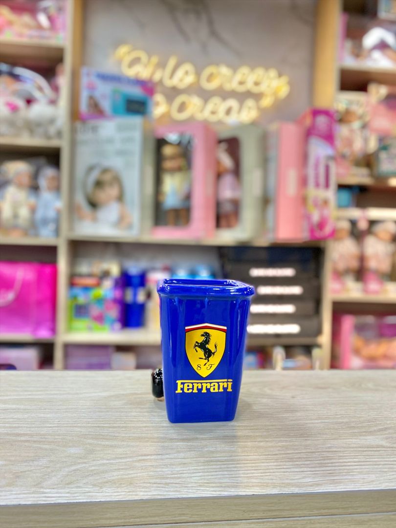TAZA FERRARI CON RUEDAS 
