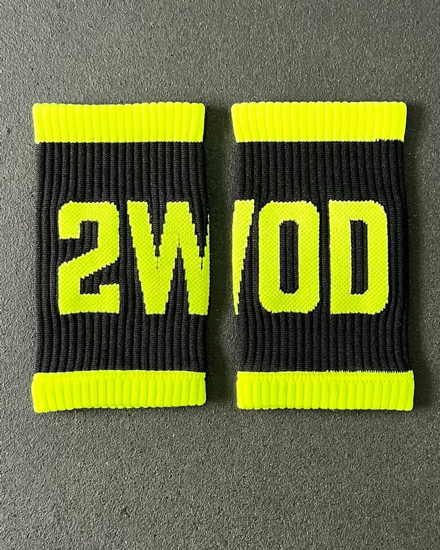 NEW MUÑEQUERAS DE SUDOR AMARILLA NEÓN 