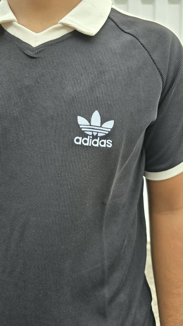Camisa Adidas clásica black 