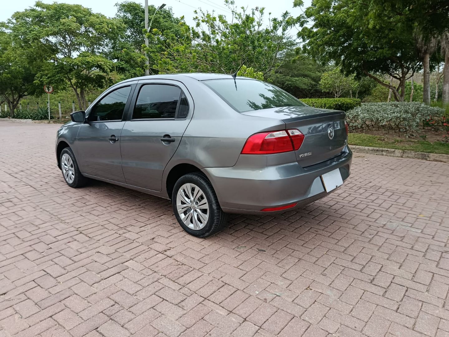 VOLKWAGEN VOYAGE AUT 2020