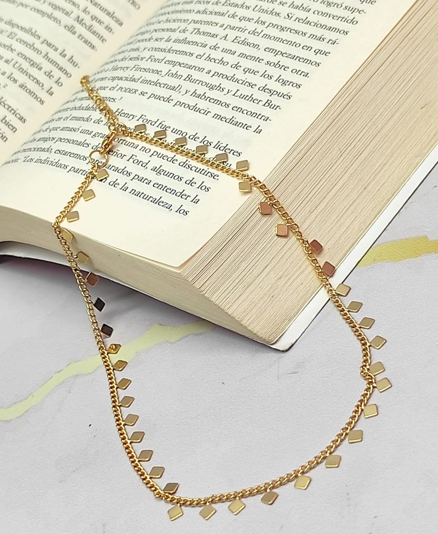 Collar choker rombos