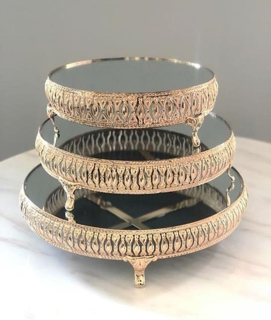 Set de tres bases en metal color dorado con espejo