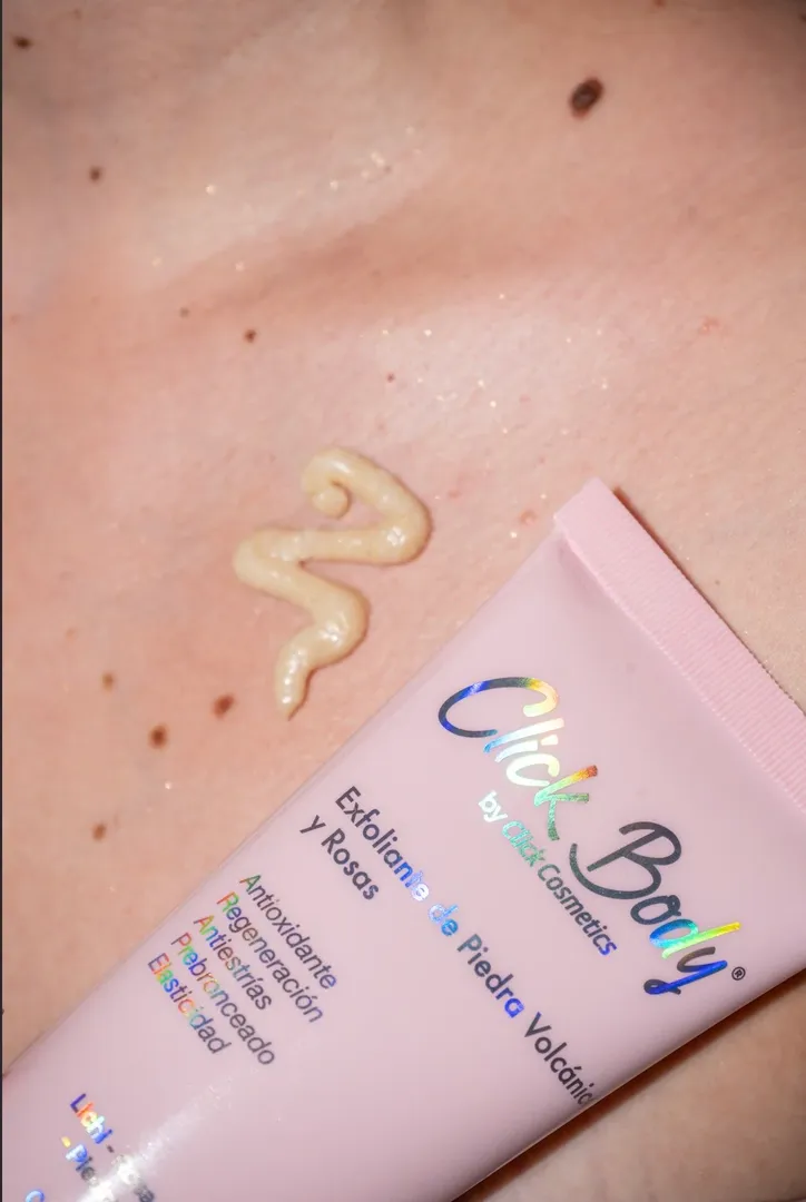 EXFOLIANTE ROSA MOSQUETA Y PIEDRA VOLCANICA CLICK HAIR