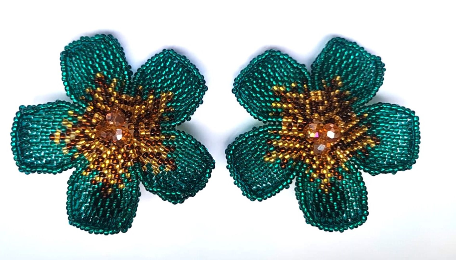 Arete Flor 5 Pétalos Mostacilla