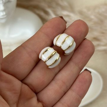 Imagen del producto Arete blanco curva