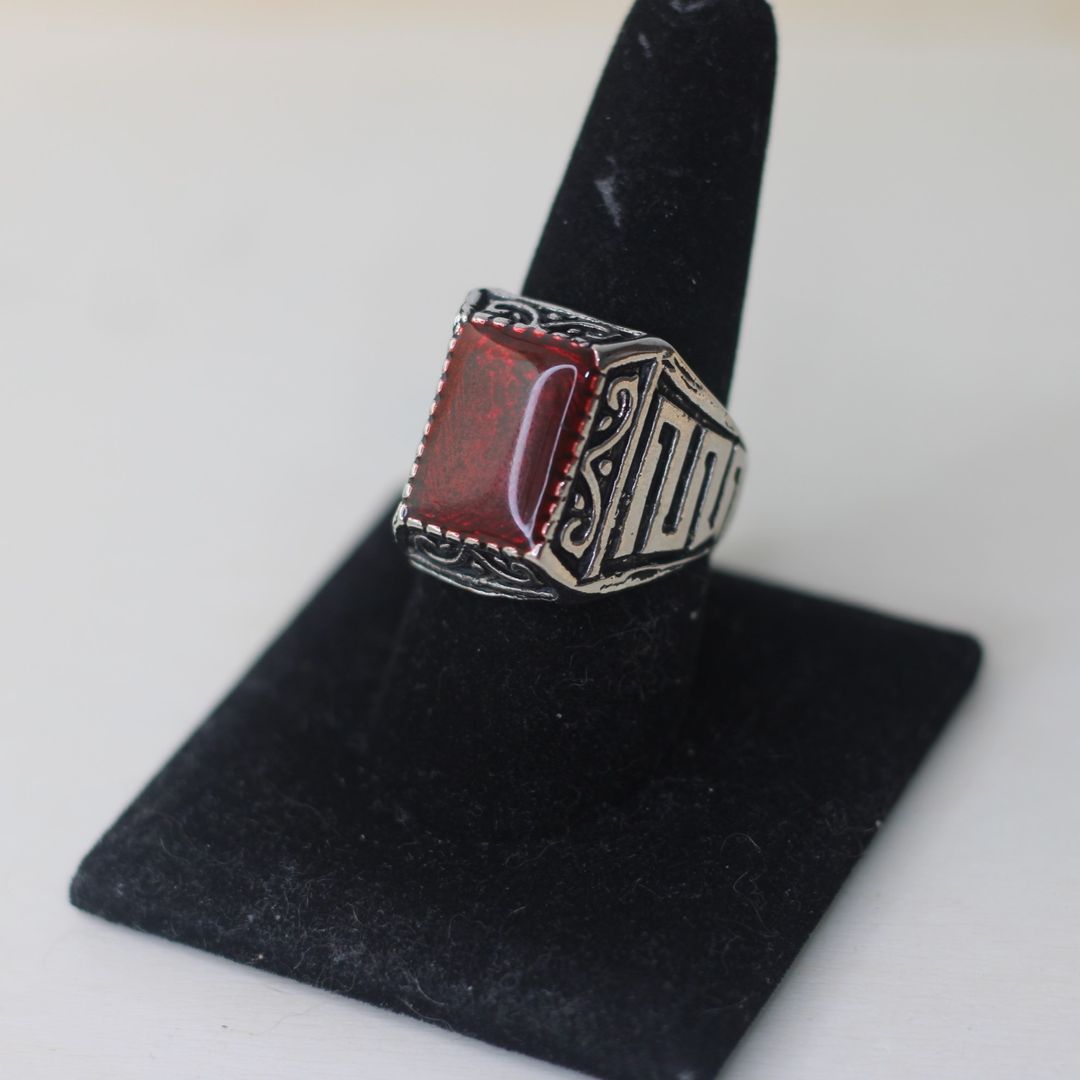 ANILLO CUADRADO PIEDRA ROJA