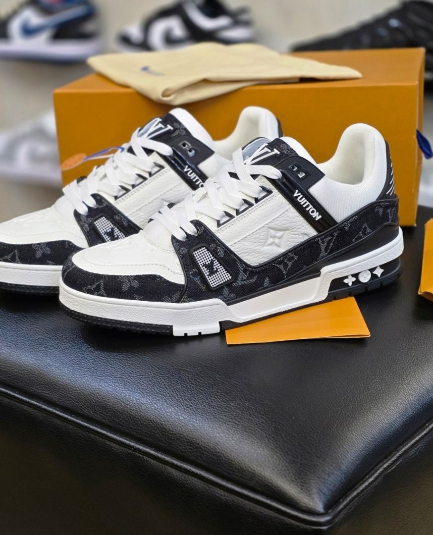 Louis Vuitton trainer black