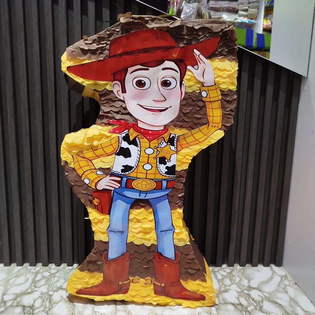 PIÑATA EMPLANTILLADA WOODY