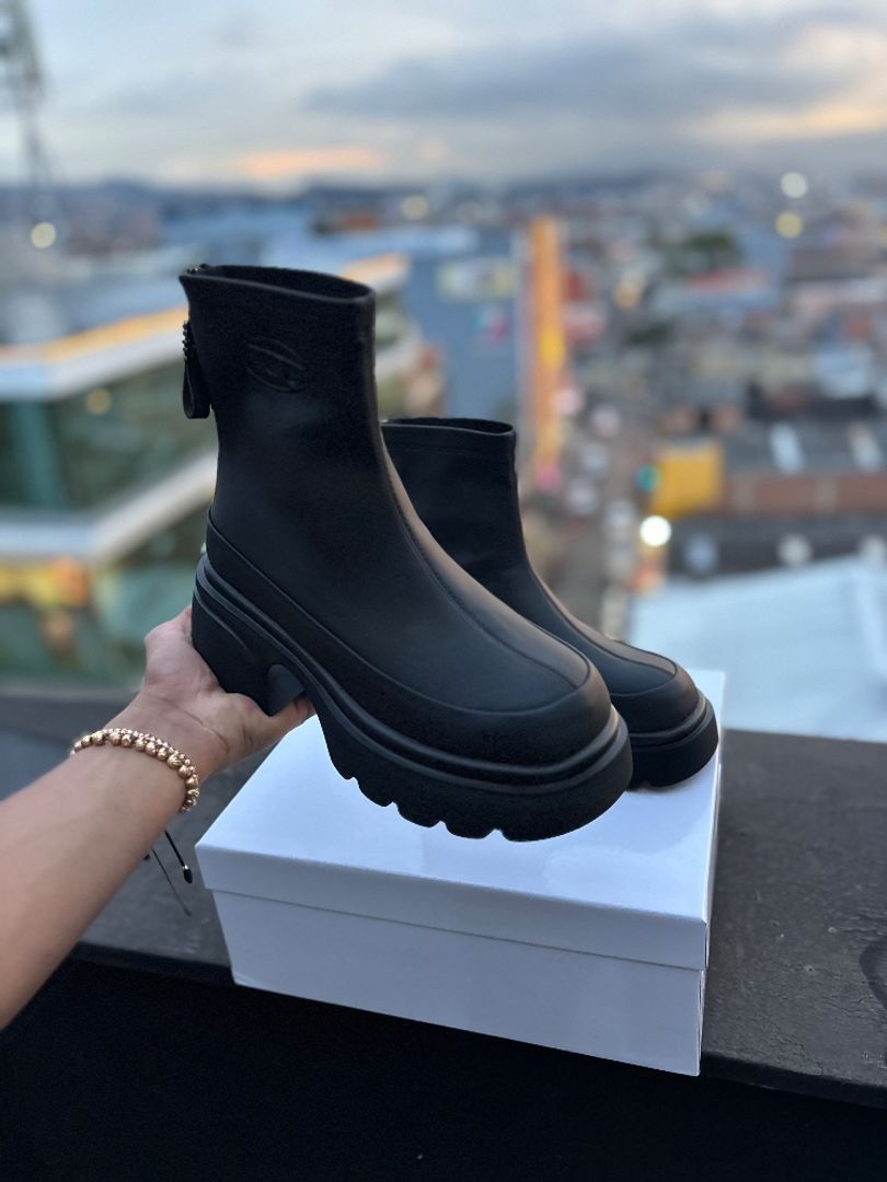 BOTA TIPO DIESEL NEGRA 