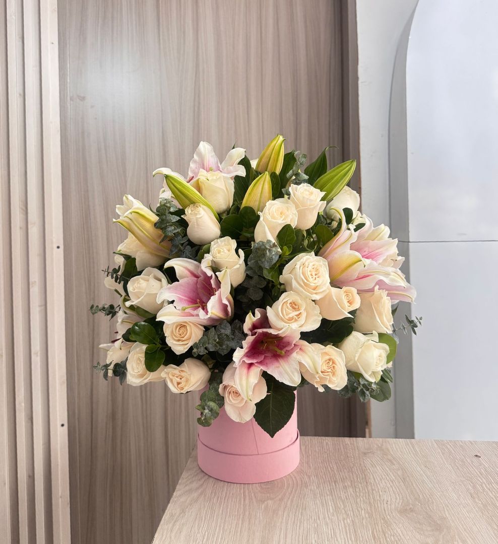 Ref-Rosas con lirios