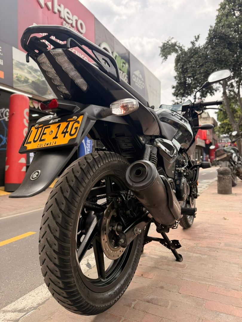 BAJAJ PULSAR  180  FI 