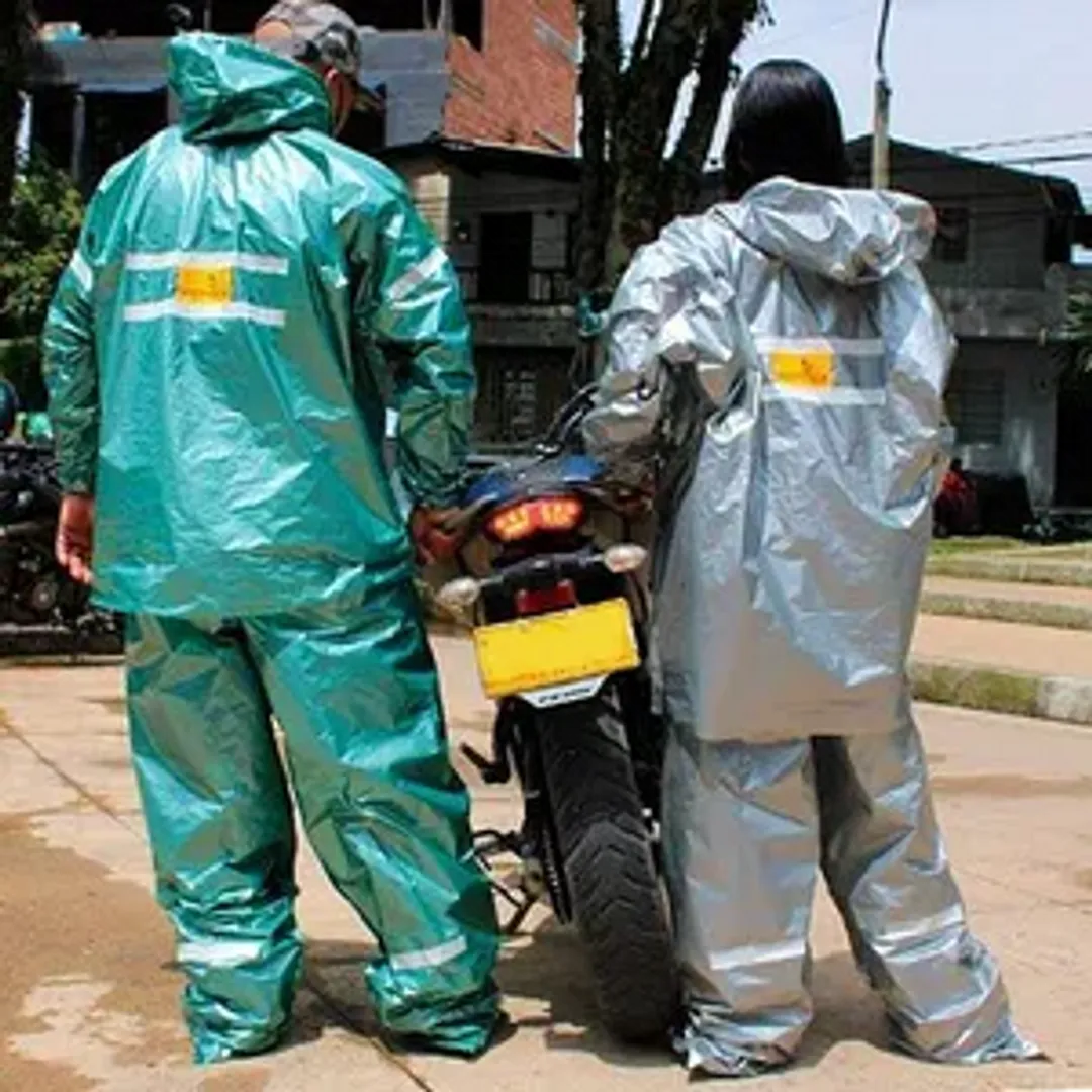 Impermeable Plástico Metalizado 6 Bandas Reflectivas Para Moto/Bicicleta Victoria