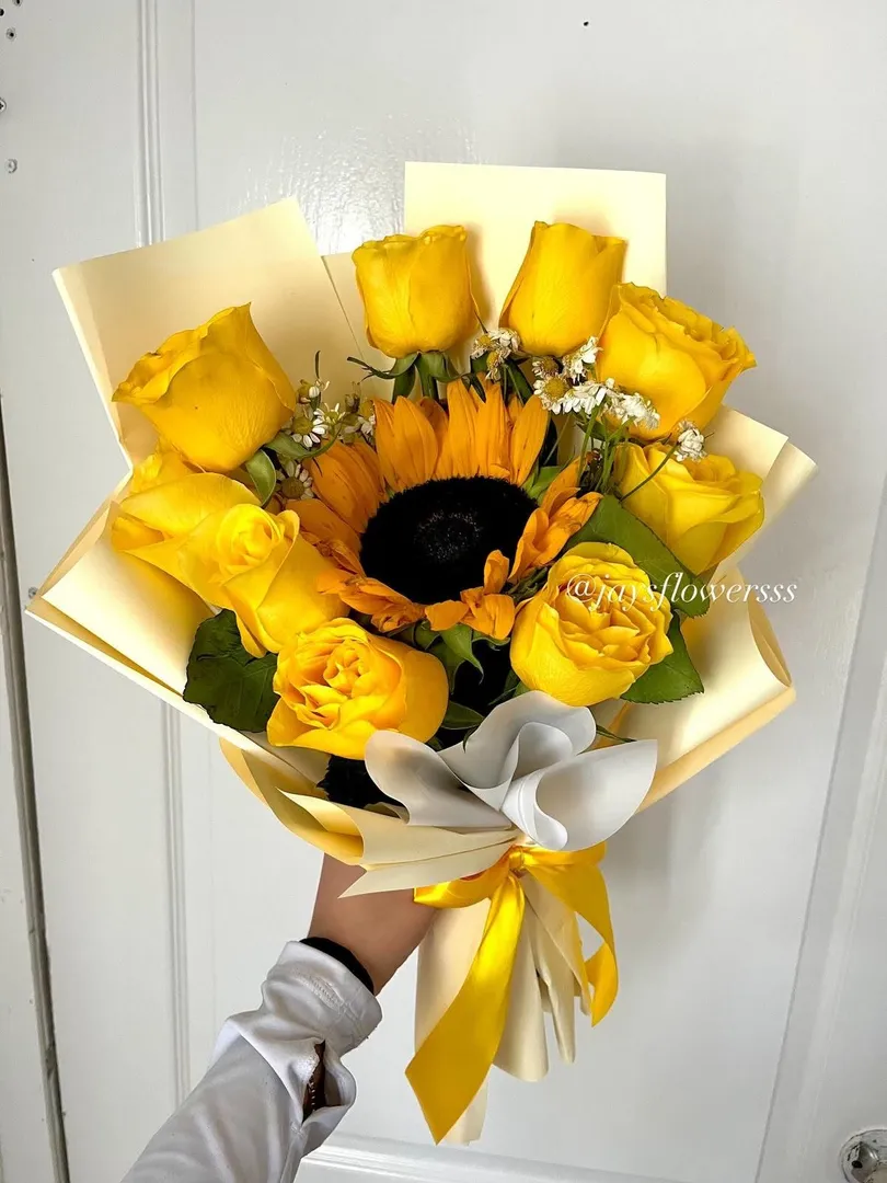 x10 rosas y girasol