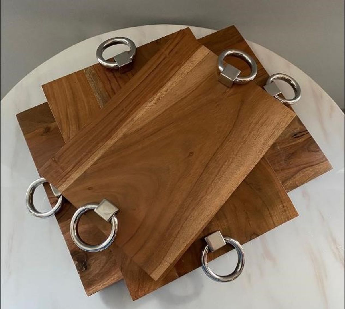 Charola de madera y asa de acero