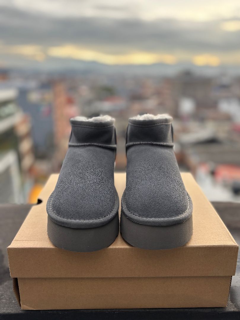 BOTA TIPO UGG GRIS IMPORTADA