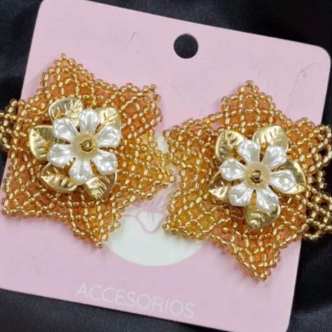 ARETA TEJIDA FLOR PEQUEÑA