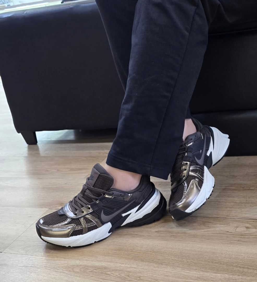 Nike v2k run bronce
