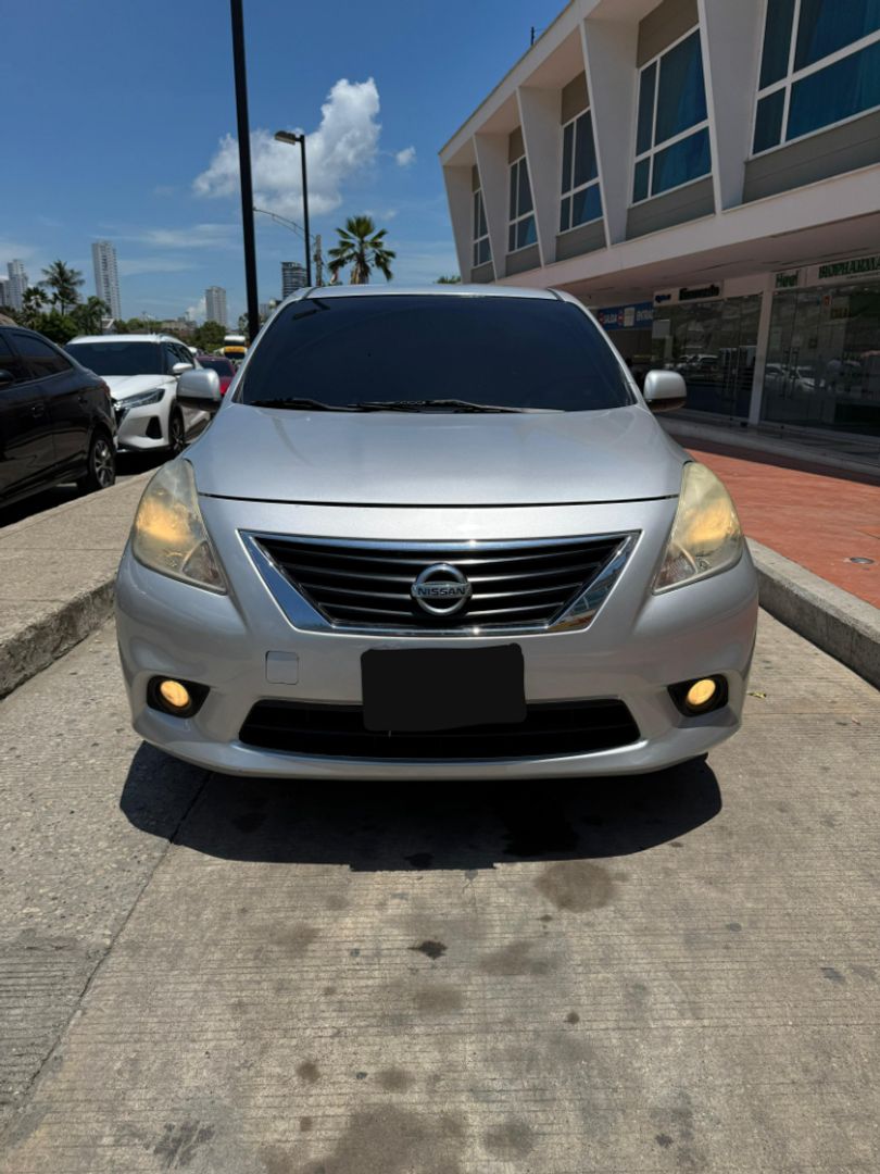 NISSAN VERSA 1.6L AUT ADVANCE 2015