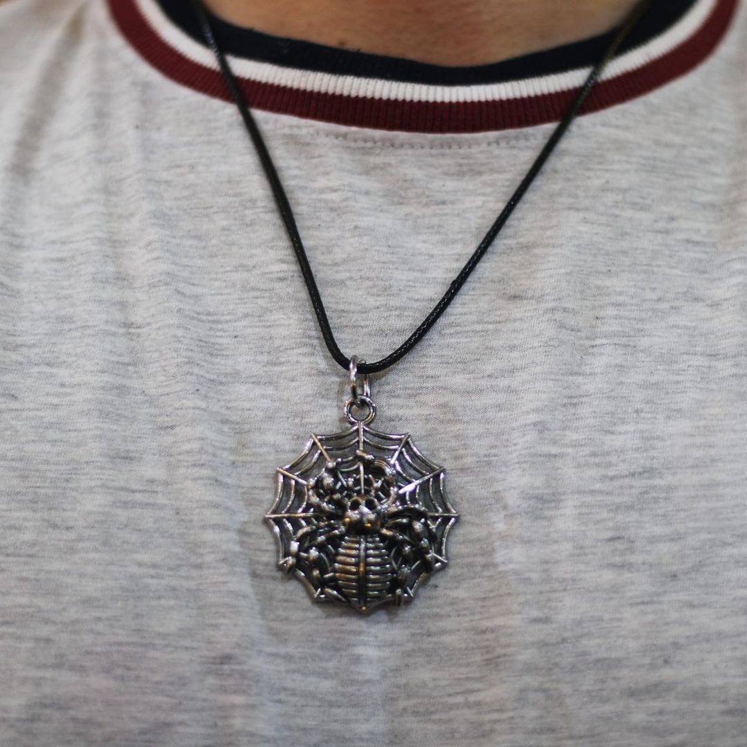 collar zamak espadas