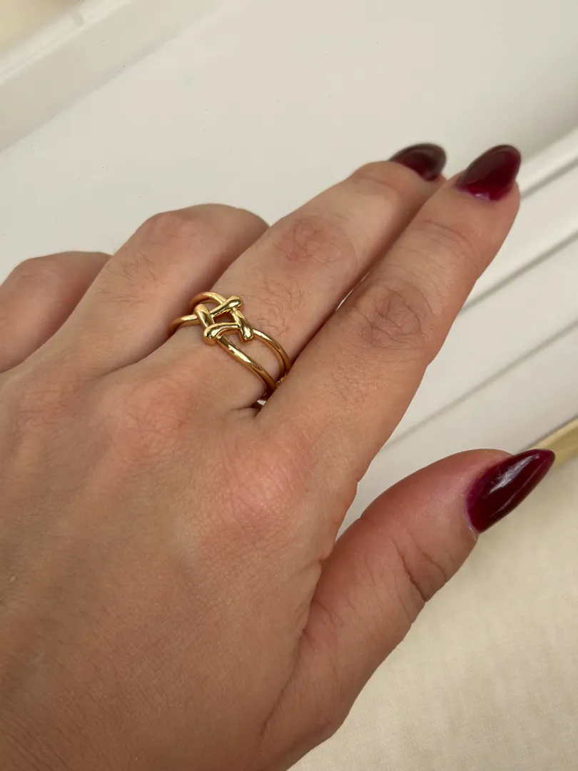 Anillo entrelazado 