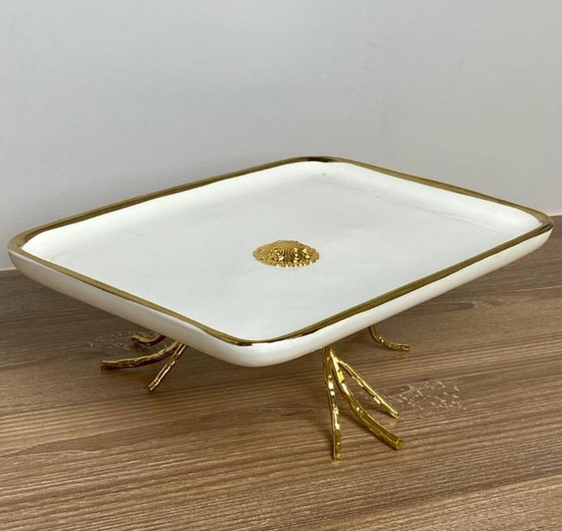 Base para pasteles en cerámica blanca con dorado