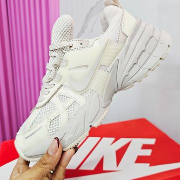 NIKE V2K RUN CHANTILLY - imagen 1