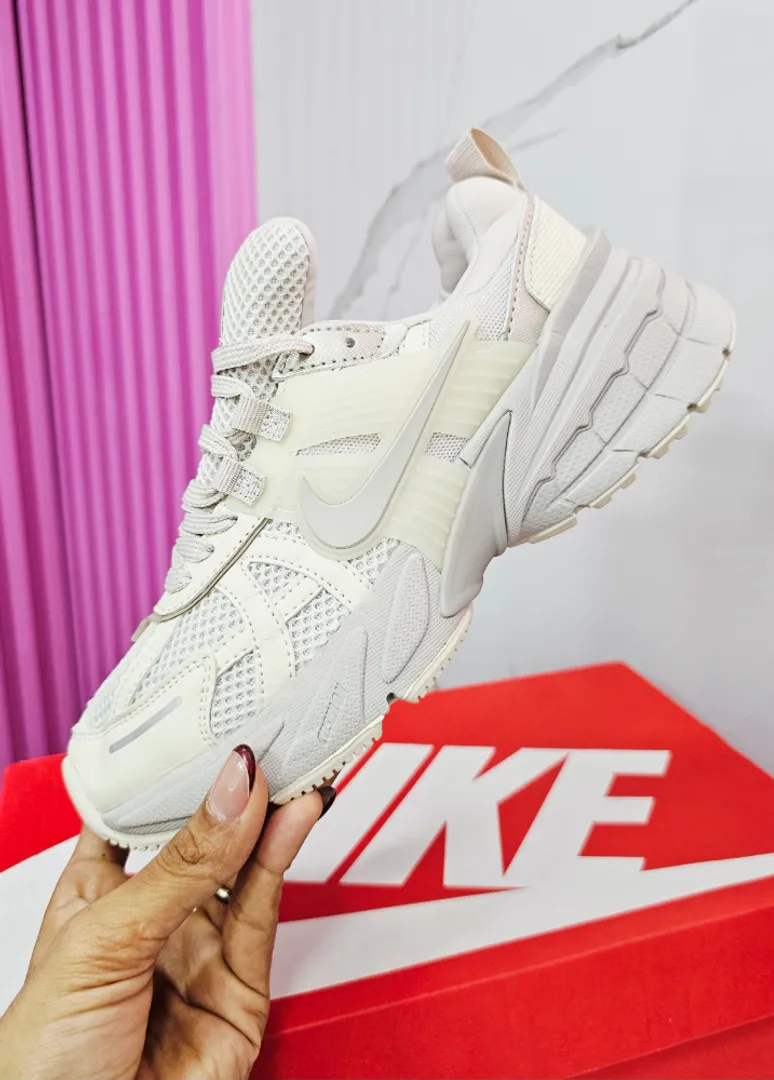 NIKE V2K RUN CHANTILLY