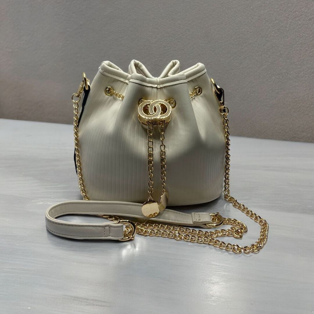 Bolso, blanco y negro 