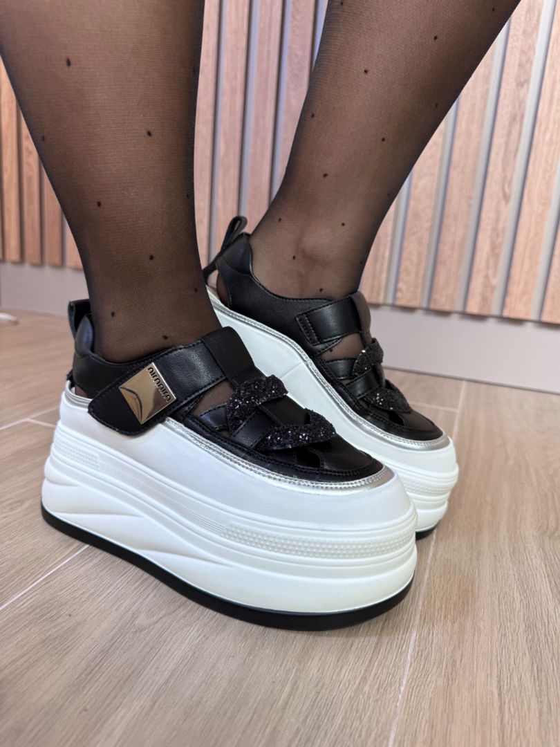 Tenis sandalia corazón 