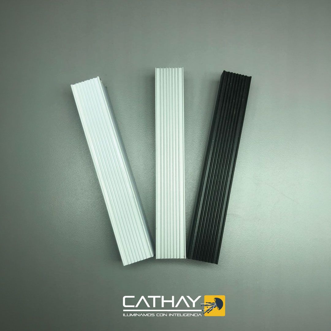 PERFIL COMA CON PANTALLA ACRILICA OPALIZADA (LUCIANA) 3mts