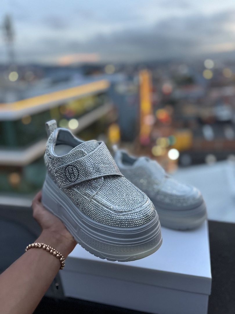 TENIS BRILLOS PLATA PK