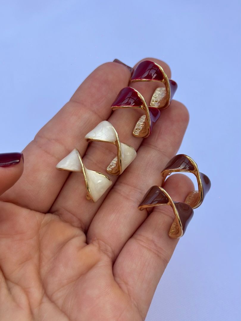 Arete cruzado acrílico 