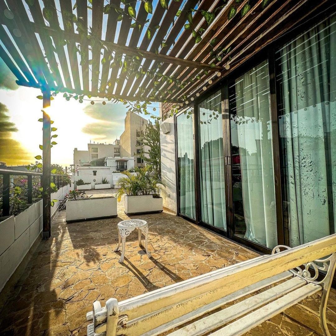 THE ORANGE HOUSE HOTEL