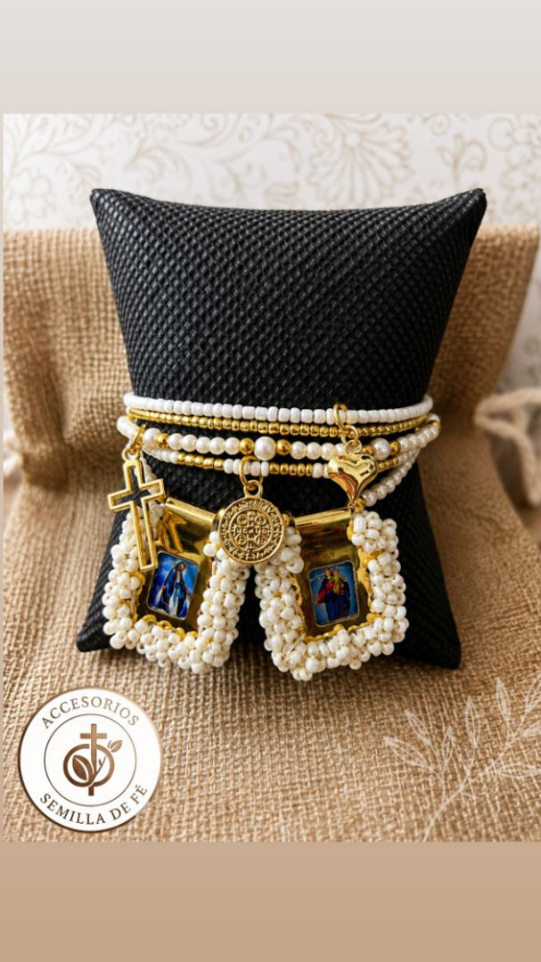 Pulsera múltiple con escapulario