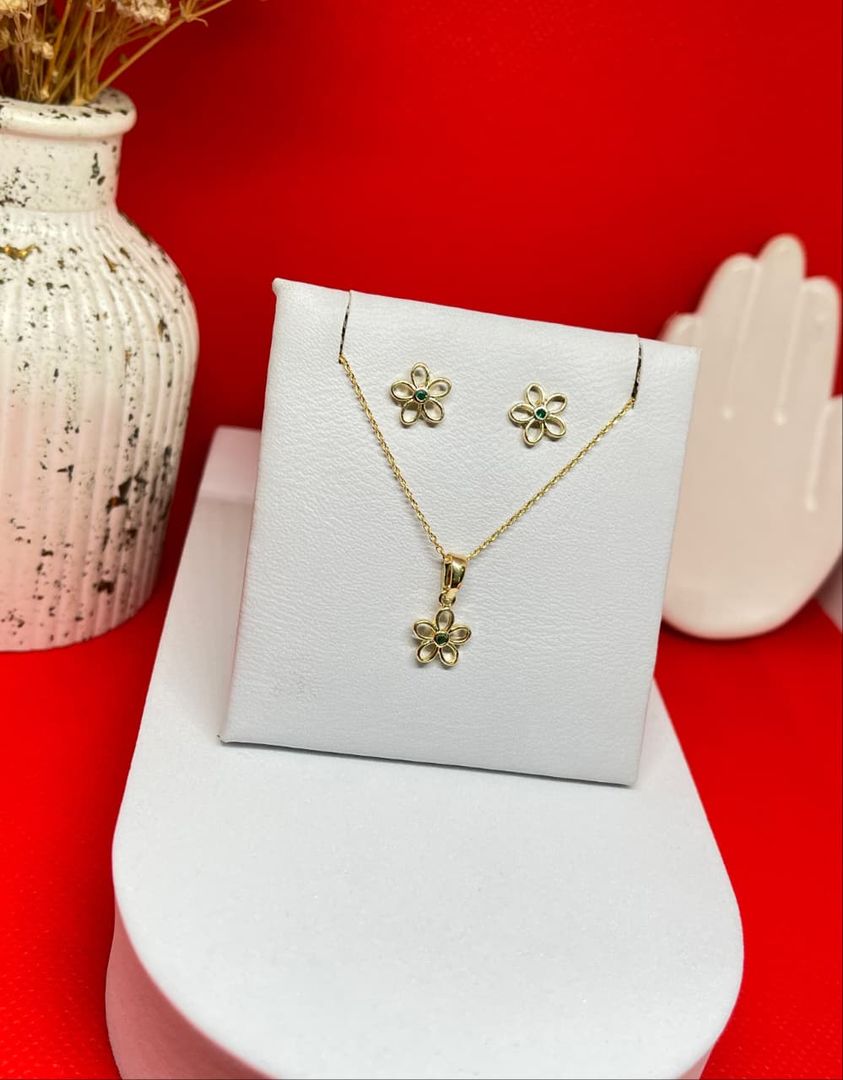 Conjunto flor silueta verde + cadena aros de 45cm