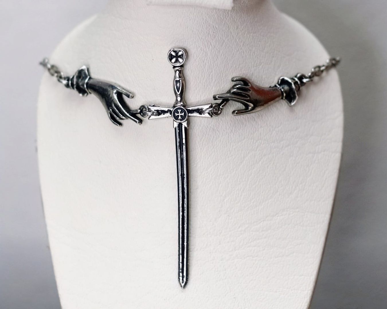 COLLAR ESPADA UNISEX