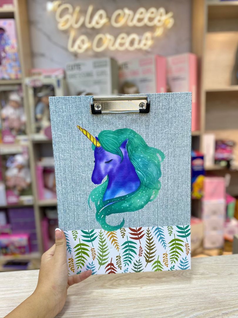 PORTAPAPEL / TABLA CON PINZA DECORADA