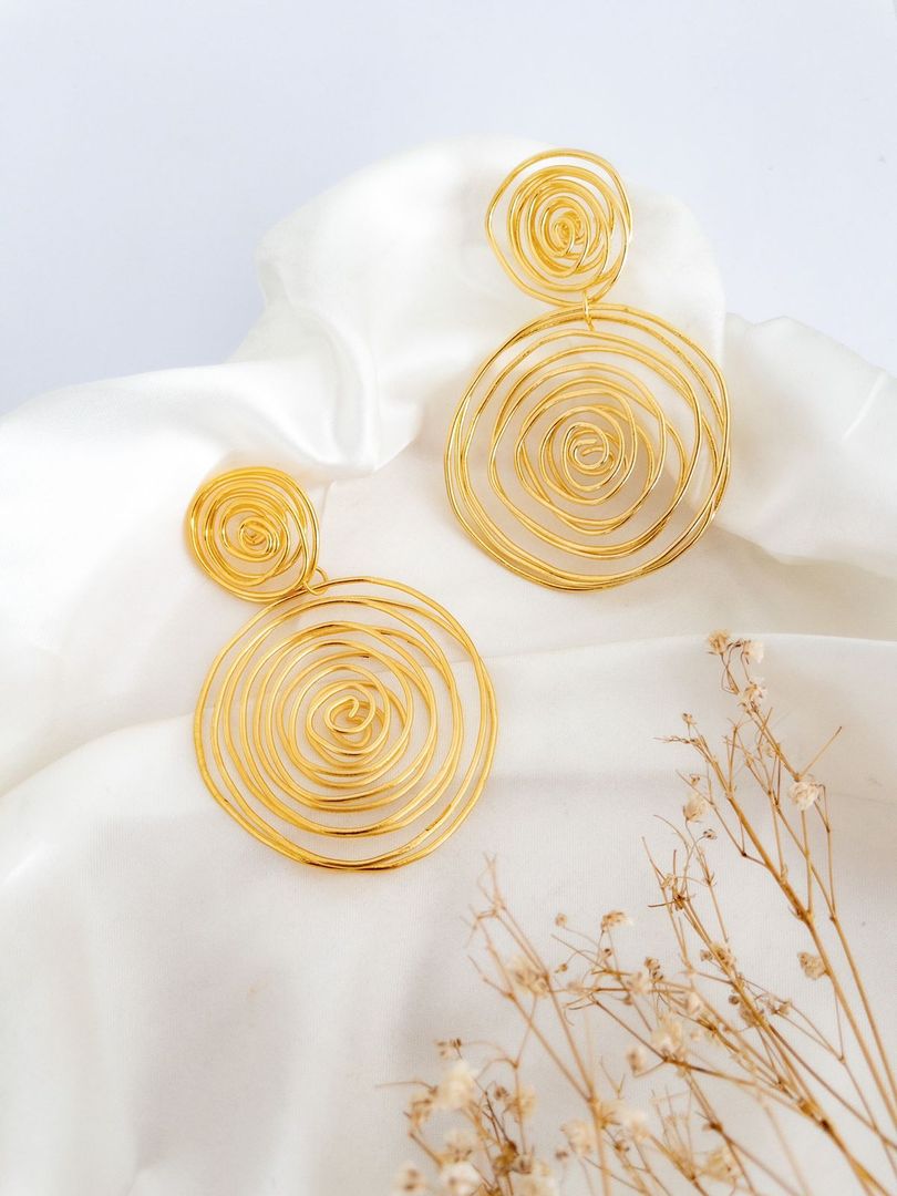 Arete espiral en alambre 