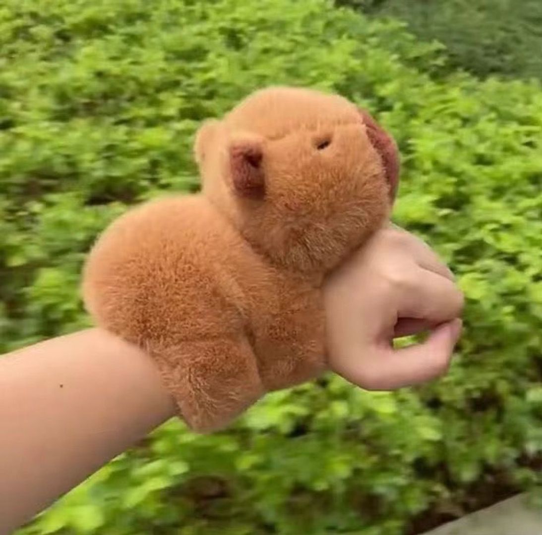 Pulsera peluche capibara sencilla 