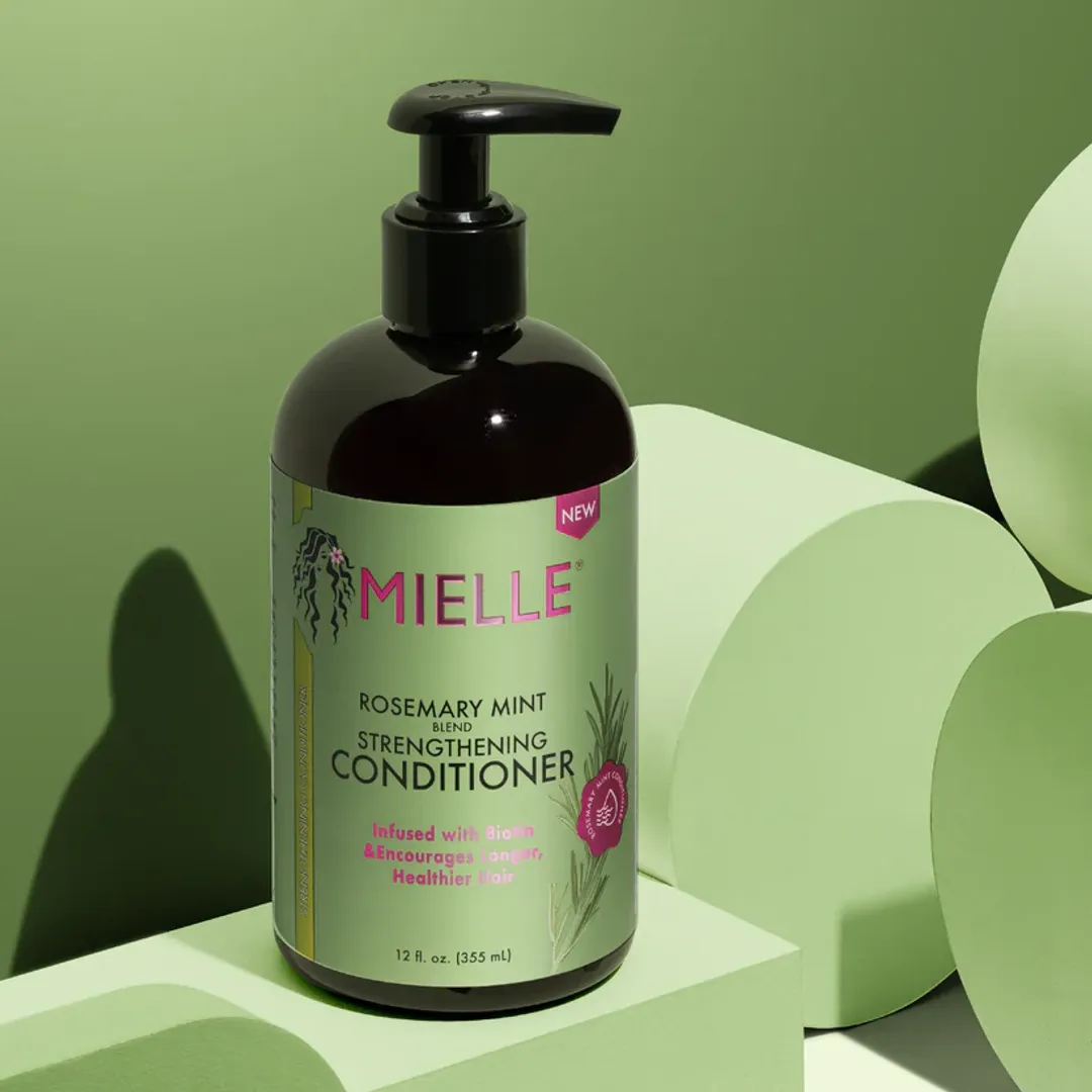 Acondicionador fortalecedor Mielle de menta y romero