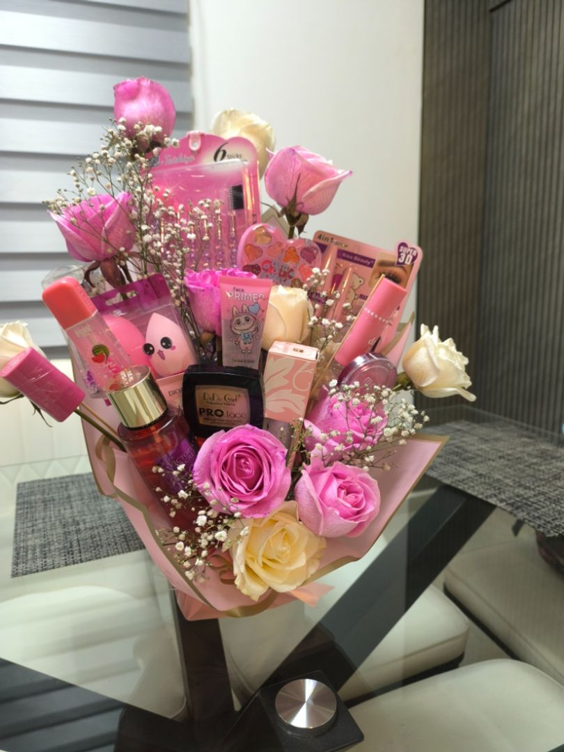 ROSAS CON MAQUILLAJE