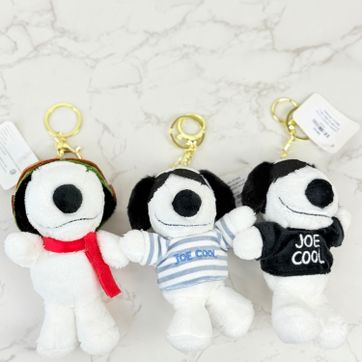Imagen del producto LLAVERO SNOOPY ROPA 