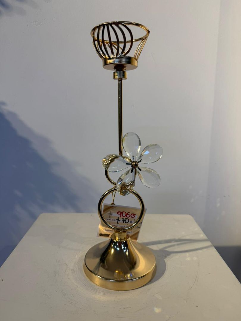 CANDELABRO CON FLOR DE APLIQUE