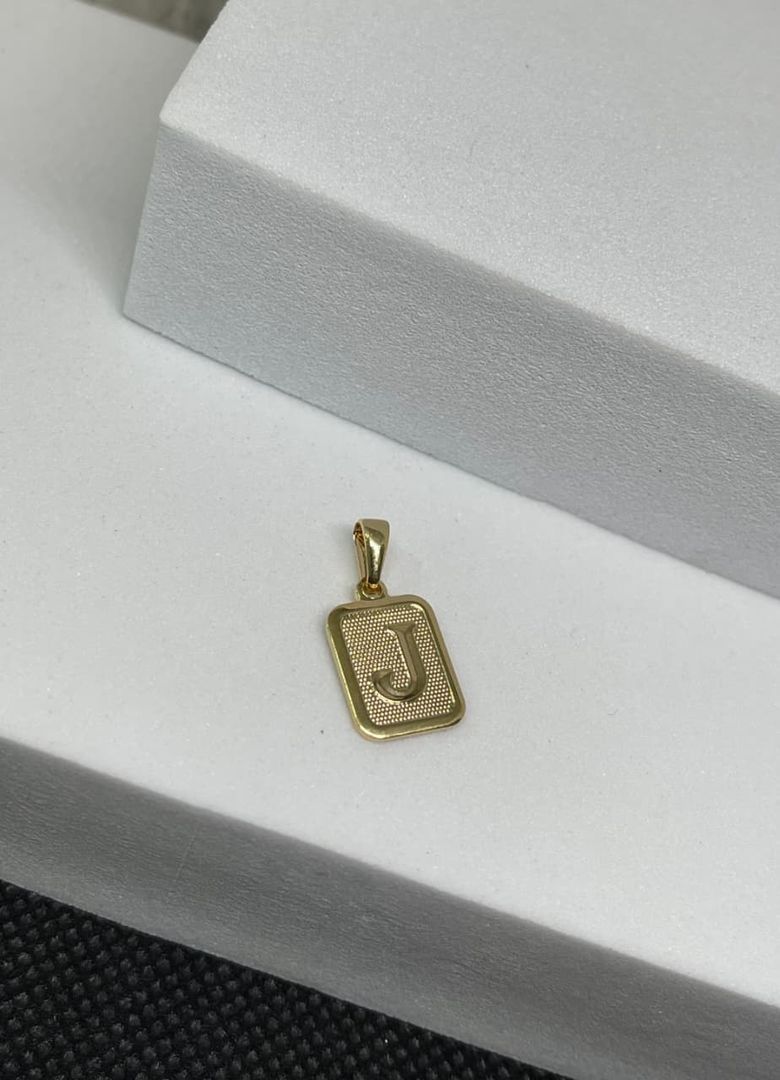 Dije letra J placa diamantada
