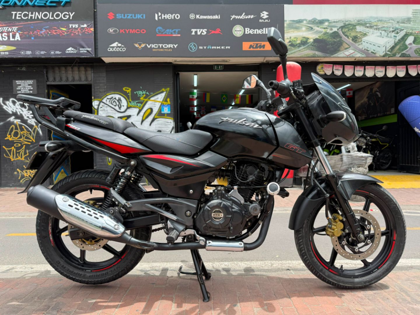 BAJAJ PULSAR 180 FI 