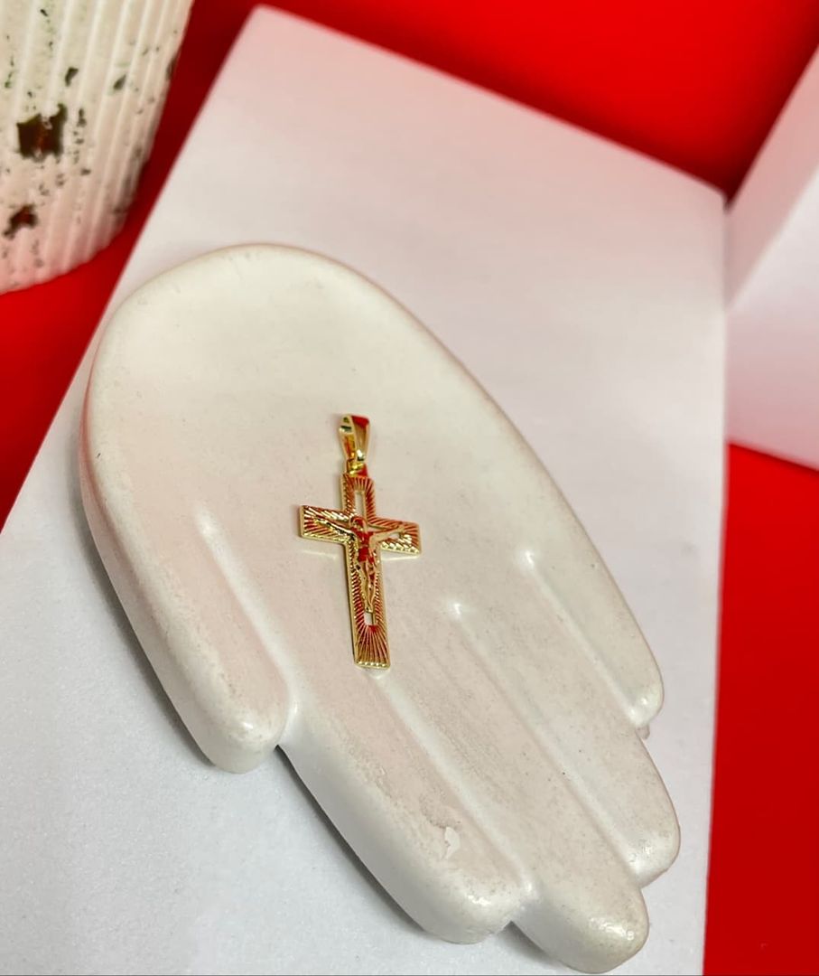 Dije jesus crucificado tallado