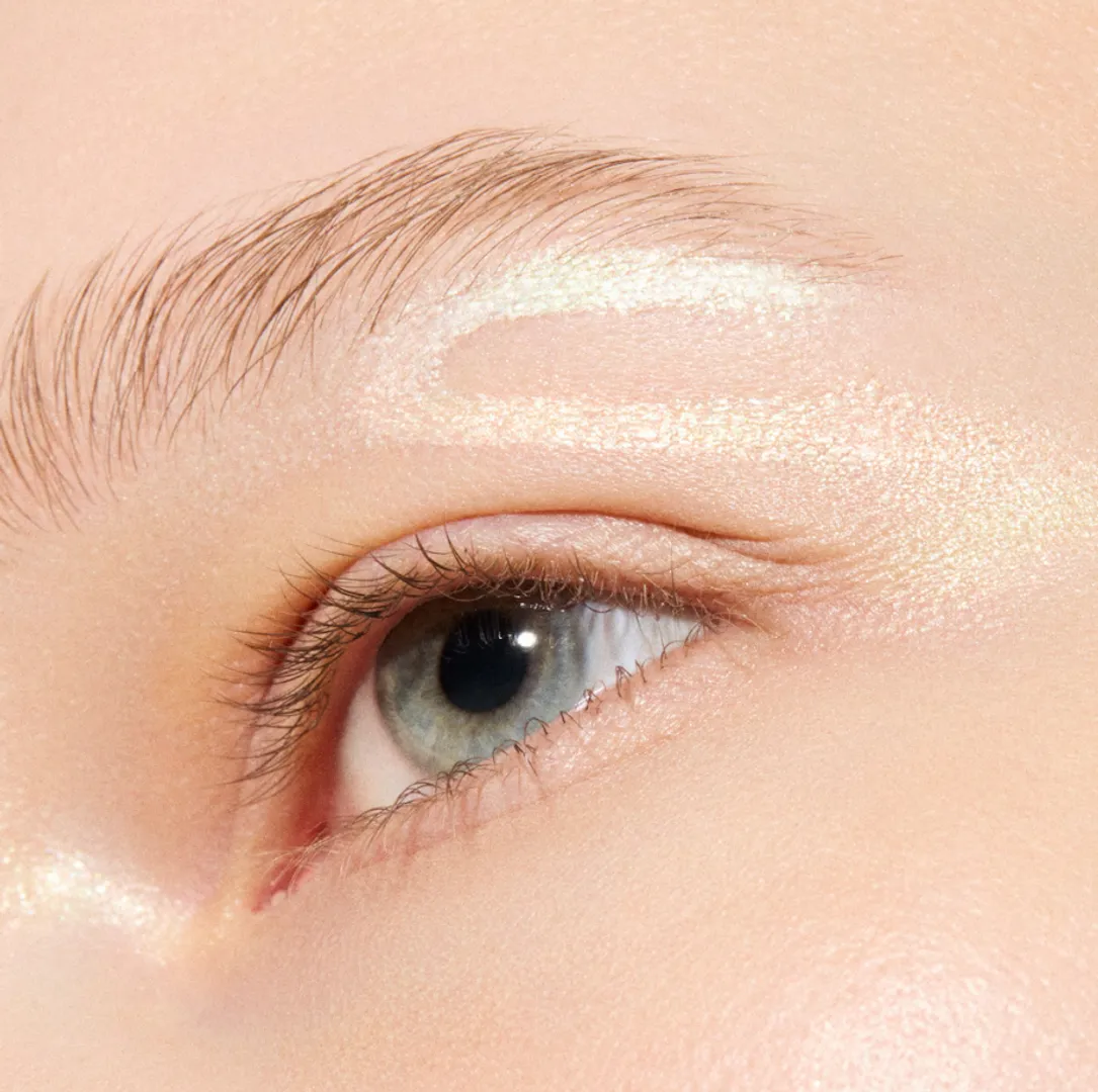 MAC PRISMATICA LIQUID EYE LINER