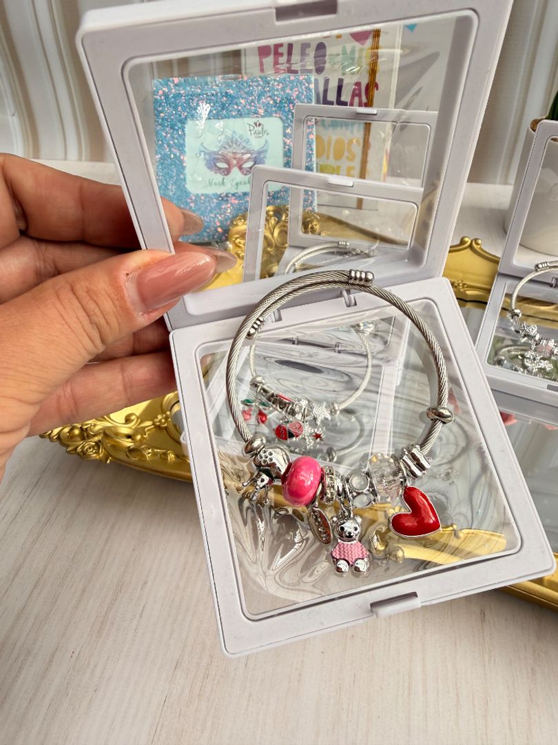 Pulsera tipo Pandora en caja 